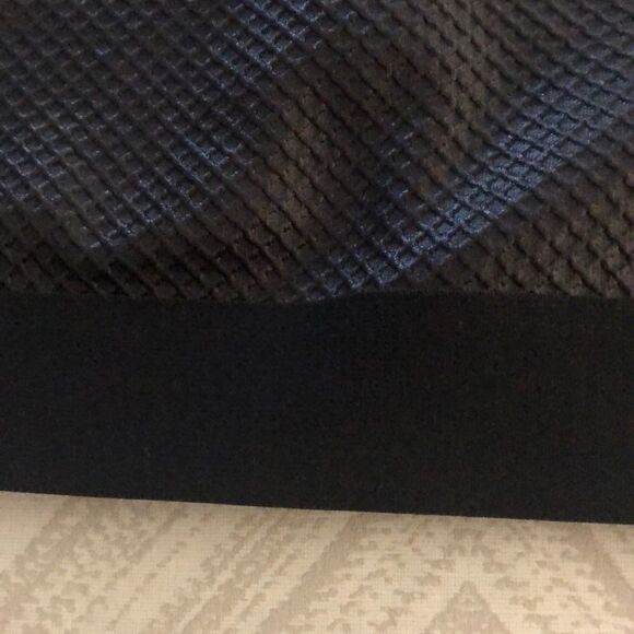 Heroine Sport Black Embossed Swap Sports Bra - Picture 3 of 7